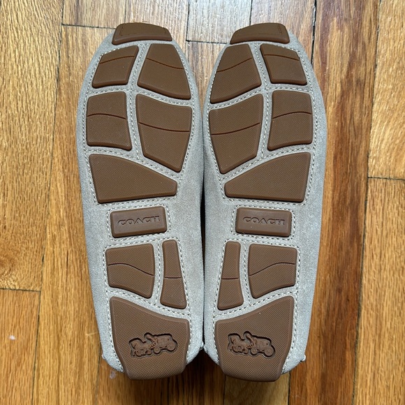 New in Box Coach Signature Coin Driving Shoe in Oat Suede, Size 8.5 - Picture 4 of 6